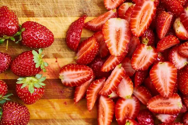 strwaberries nighttime snack
