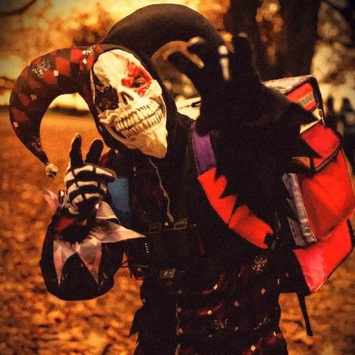evil_jester_halloween_costume